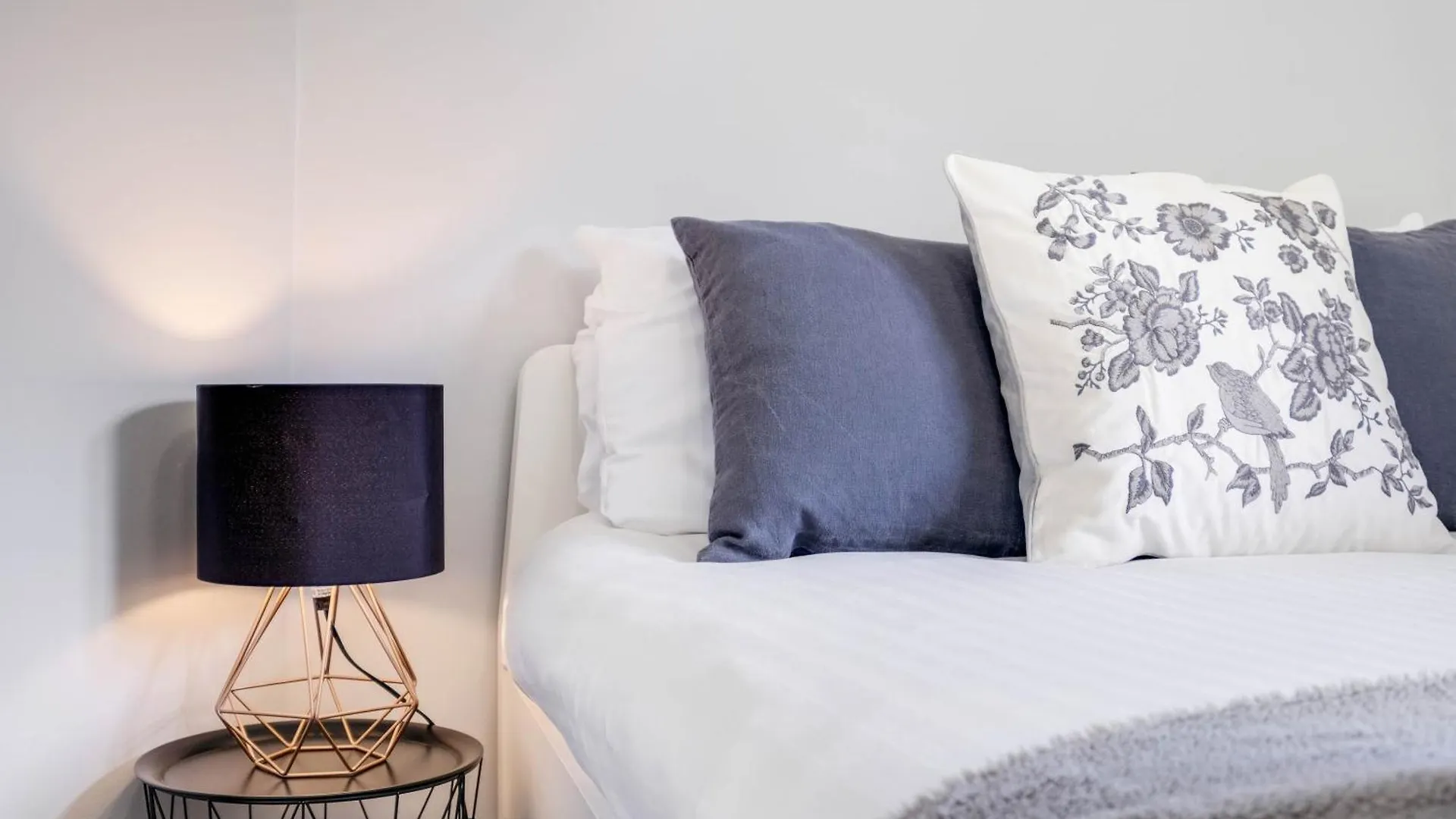 Apartment Hanwell 2 Bedroom Maisonette By 360Stays London