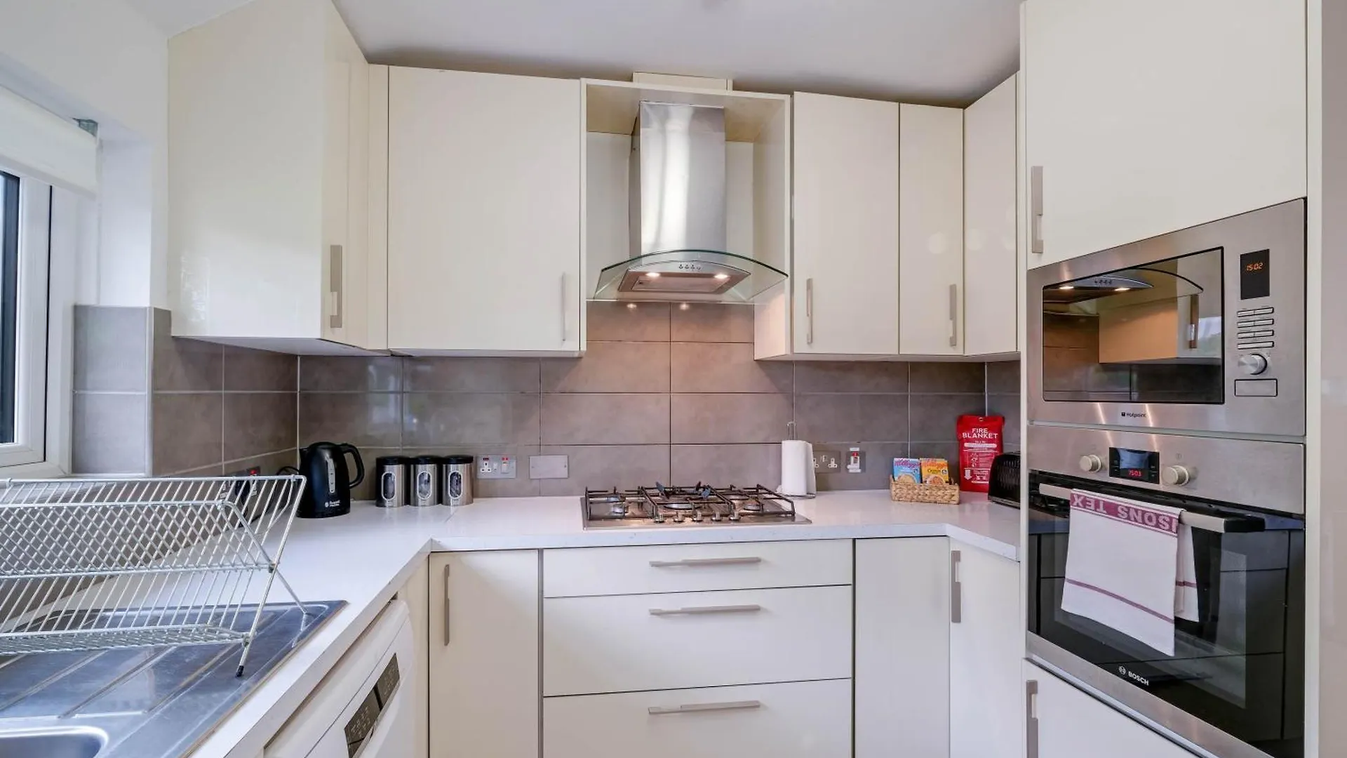 Hanwell 2 Bedroom Maisonette By 360Stays London United Kingdom