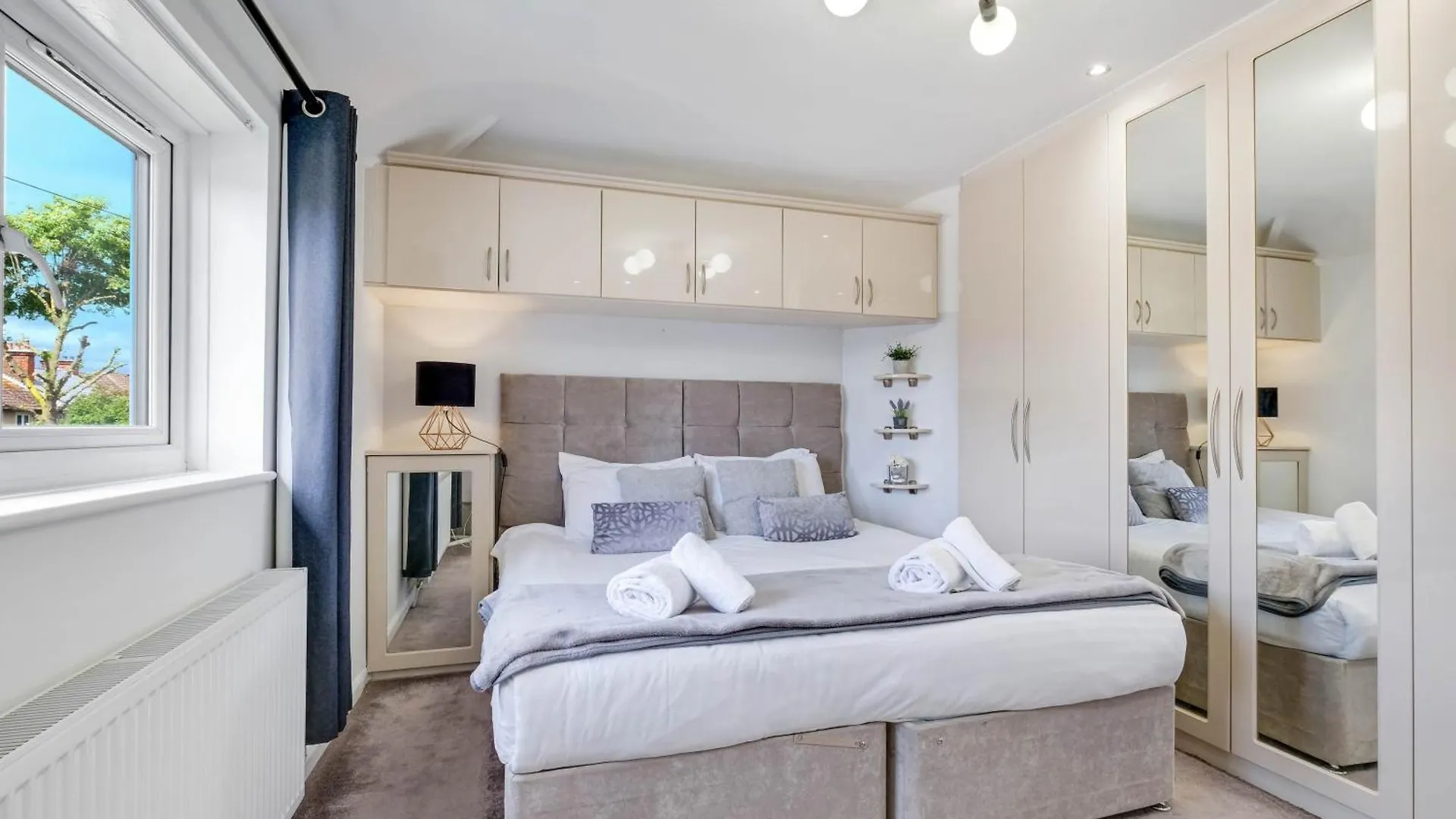 Hanwell 2 Bedroom Maisonette By 360Stays London