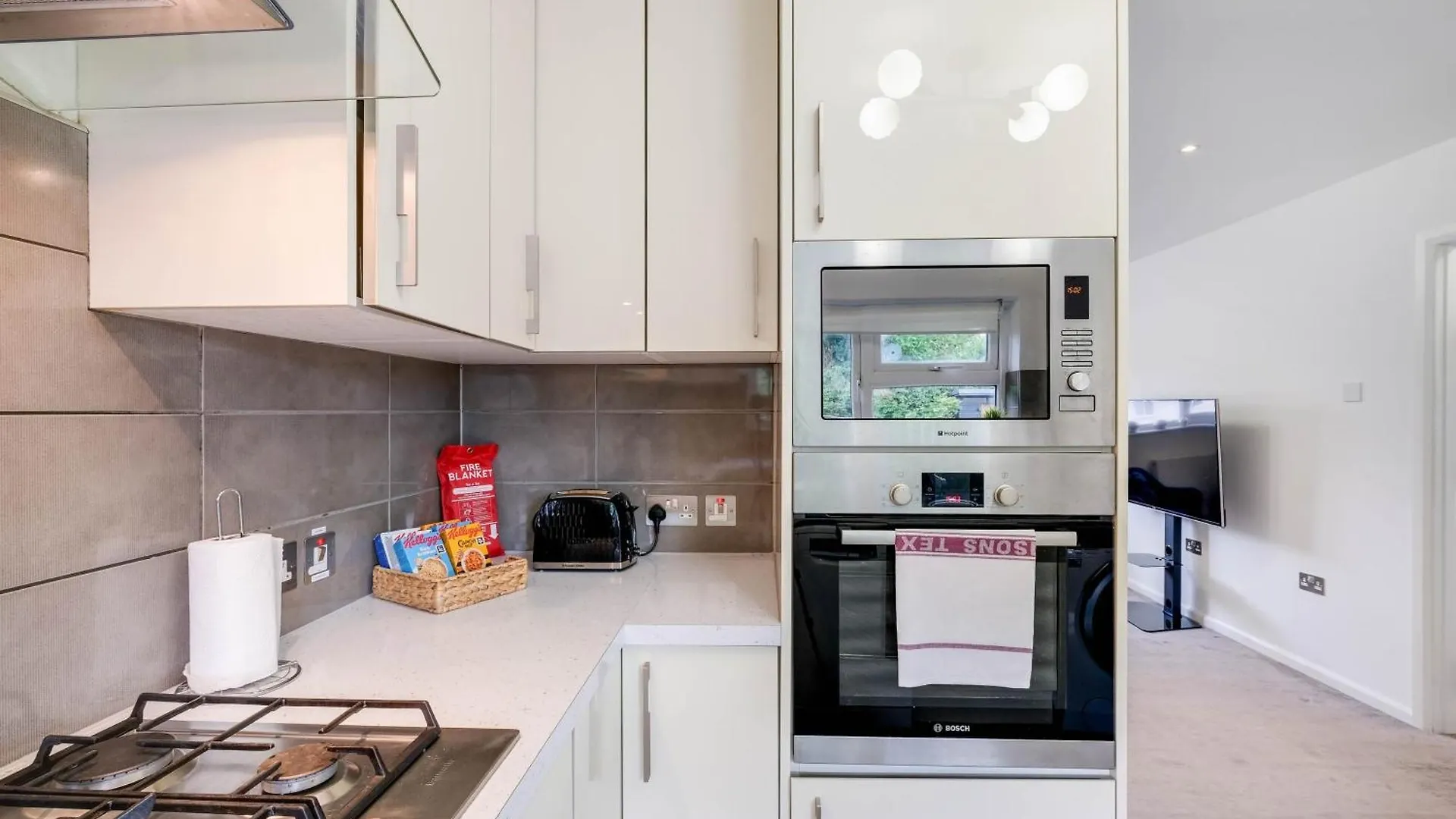 Hanwell 2 Bedroom Maisonette By 360Stays London 0*,  United Kingdom