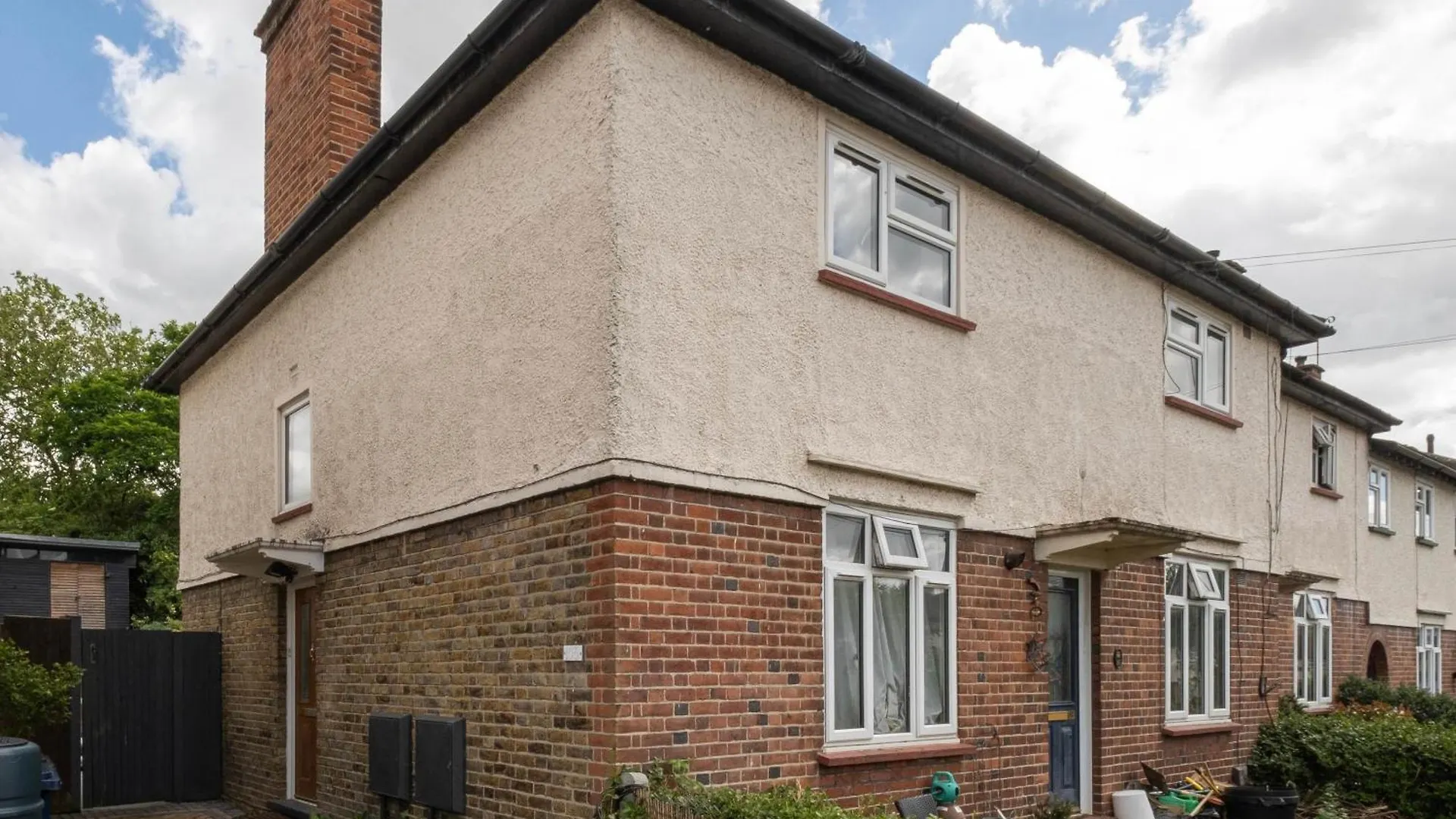 Hanwell 2 Bedroom Maisonette By 360Stays London