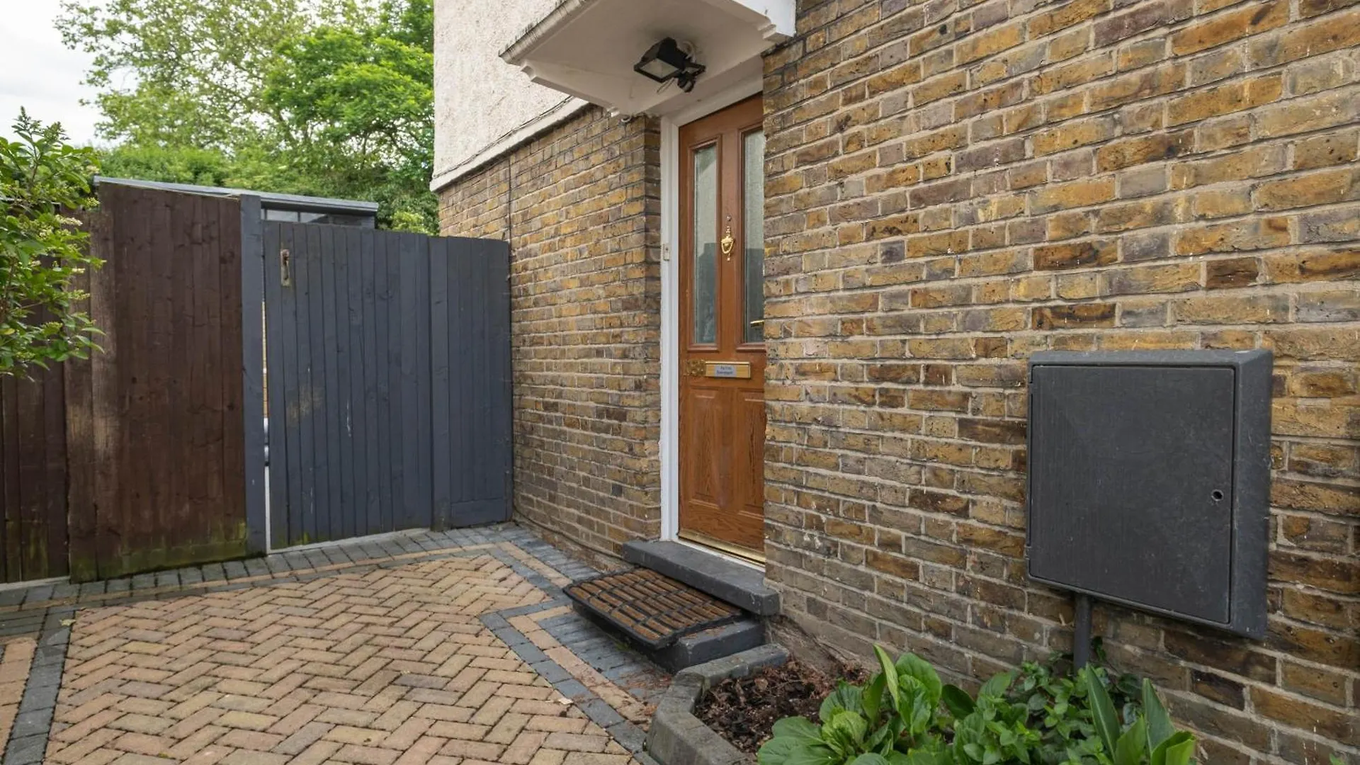 Hanwell 2 Bedroom Maisonette By 360Stays London