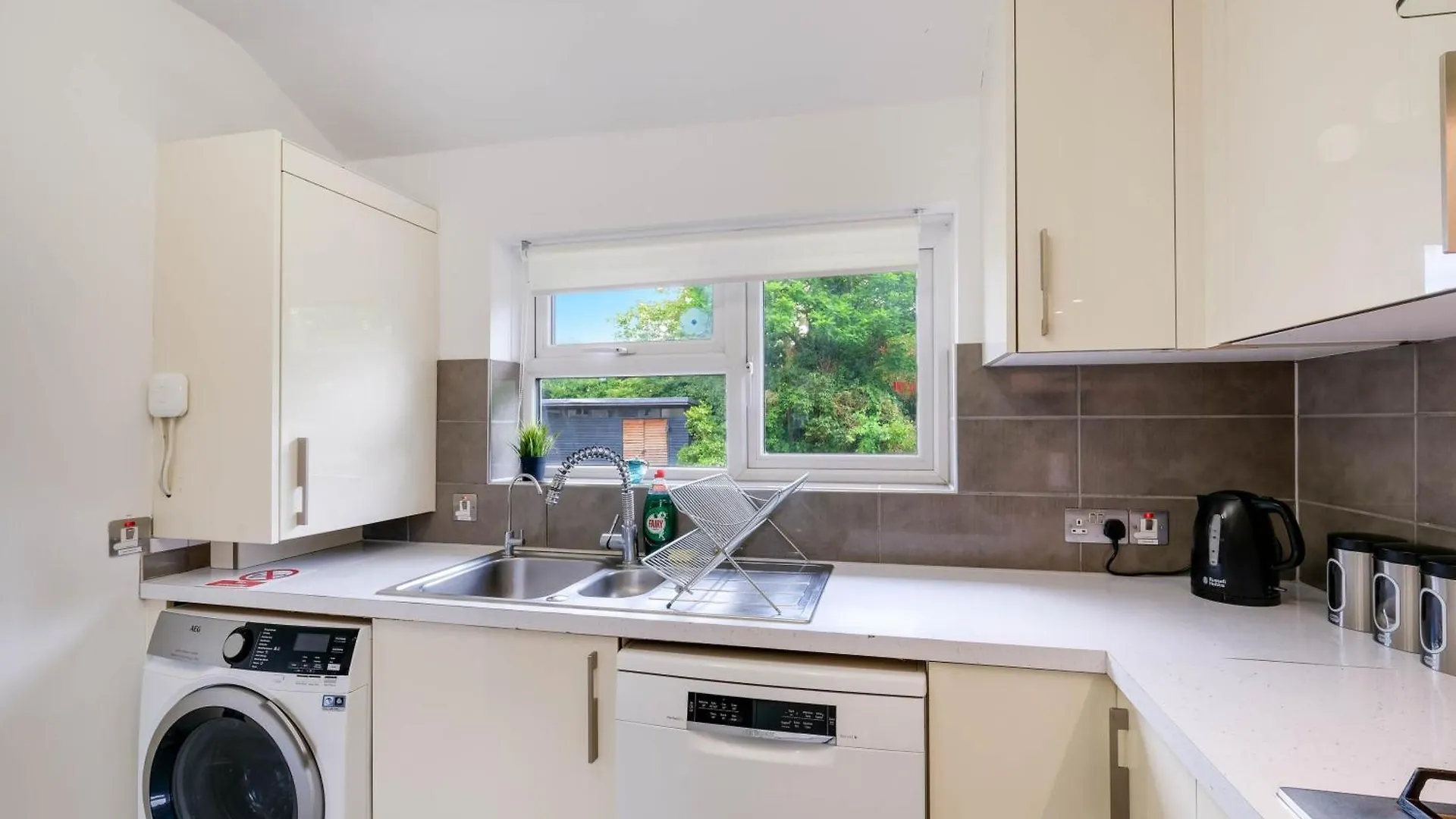 Apartment Hanwell 2 Bedroom Maisonette By 360Stays London